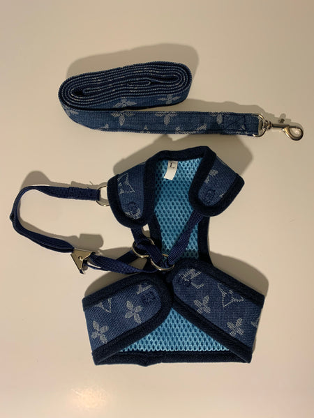 Ensemble harnais et laisse pour chien en jean bleu inspiré de Louis Vuitton / blue denim jeans dog harness and leash set inspired by Louis Vuitton