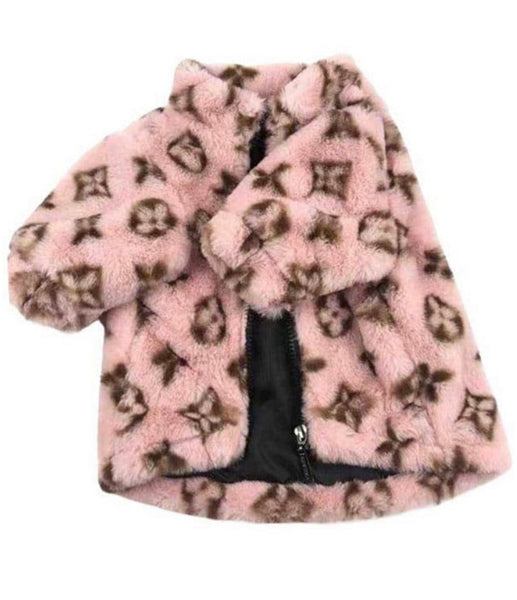 Manteau d'hiver en fourrure rose doux et confortable inspiré de Louis Vuitton /  Pink teddy soft cozy Louis Vuitton inspired Sherpa winter coat