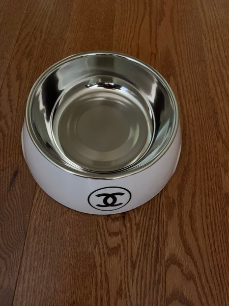 Bol pour chien inspiré de Chanel / Dog bowl inspired by Chanel