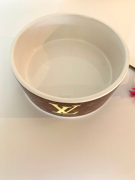 Bol pour chien en céramique marron inspiré de Louis Vuitton /brown ceramic dog bowl inspired by Louis Vuitton